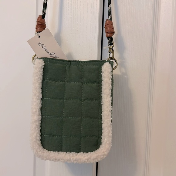 Universal Thread- NWT crossbody - Picture 3 of 5